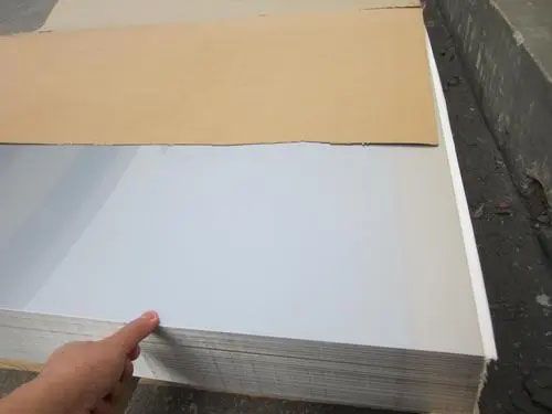 如何選擇彩色不銹鋼板材料?