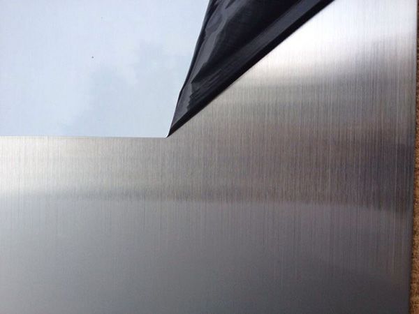 經拉絲處理的不銹鋼板材是否容易生銹？